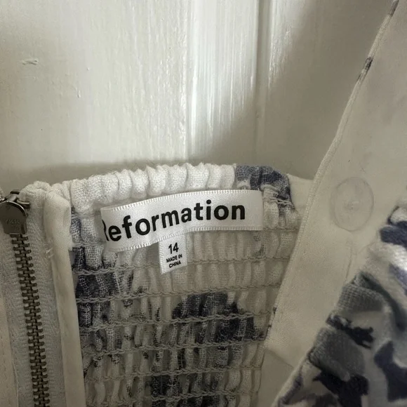 Reformation Linen Balia in Lupine - Picture 8 of 9